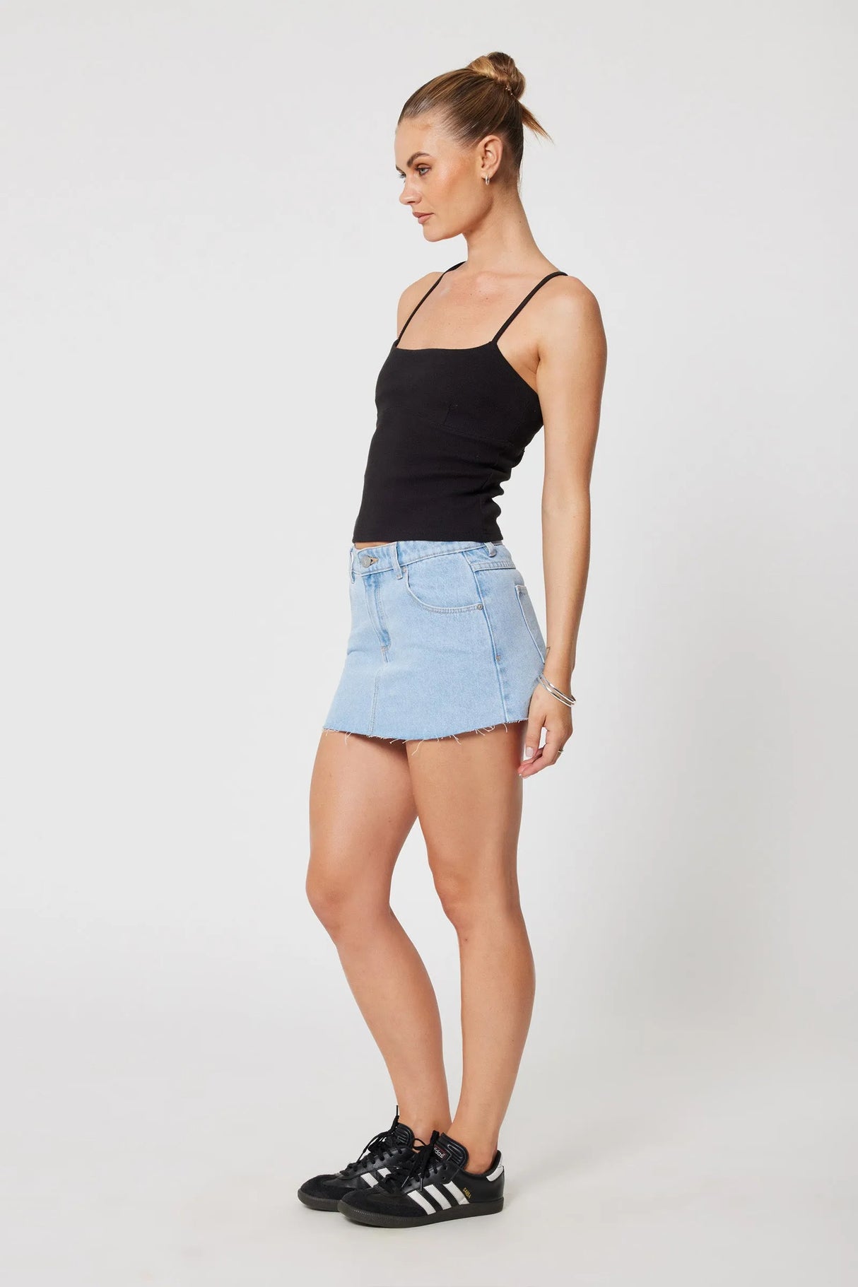Abrand Womens 99 Low Skirt - Kendall