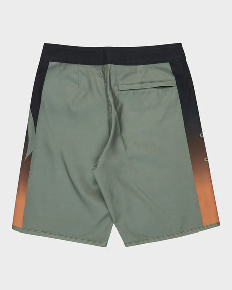 Quiksilver Boys (8-16) Everyday Holmes 17" Boardshorts